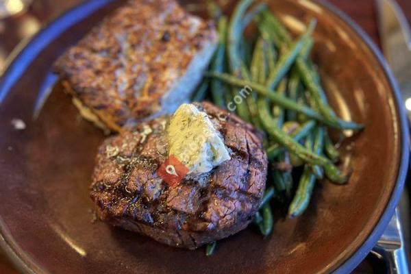 1913 Restaurant & Wine Bar