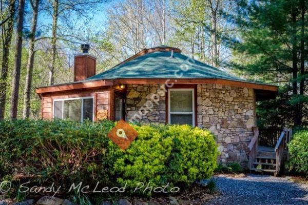 Asheville Cabins of Willow Winds