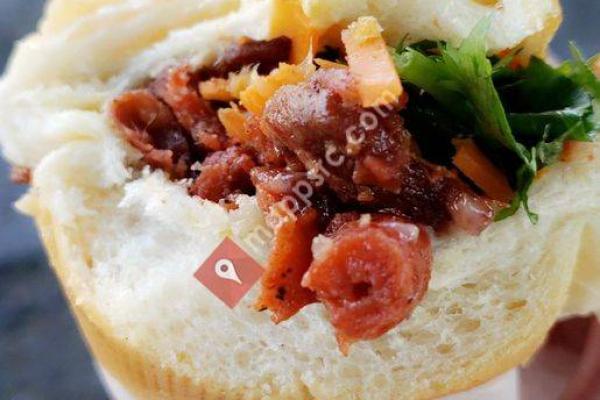 BMC PHO Banh Mi Che Cali
