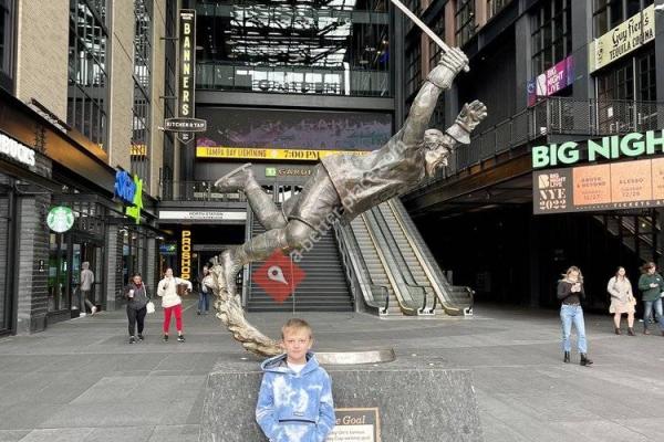 Bobby Orr Statue