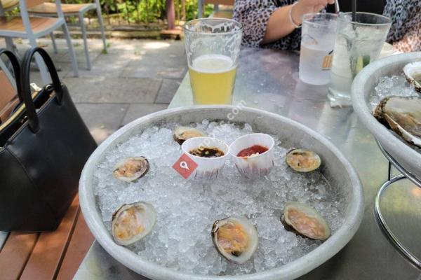 Bridge Restaurant [Raw Bar] River Patio