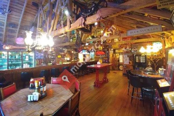 Bucknuckles Bar & Grill