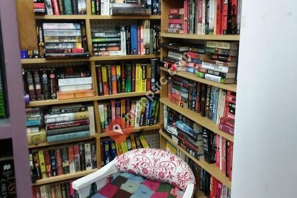 By The Lake Books - Selling, trading and buying books in the Burlington area for over 20 years