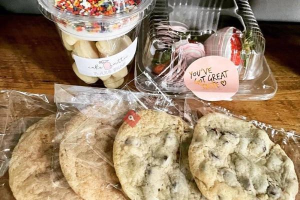 Cake Mitten Bake Shop