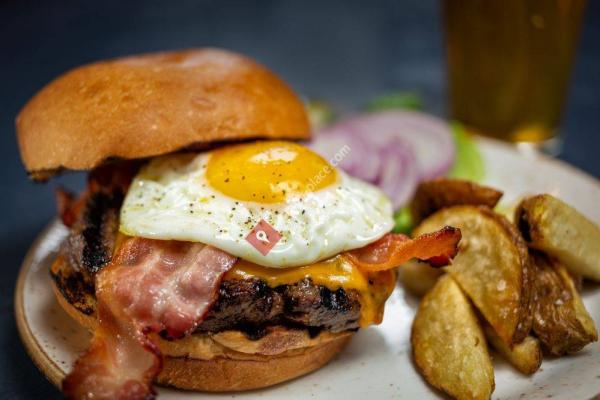 Cottonwood Restaurant & Bar