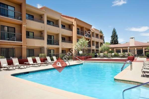 Courtyard by Marriott Bakersfield