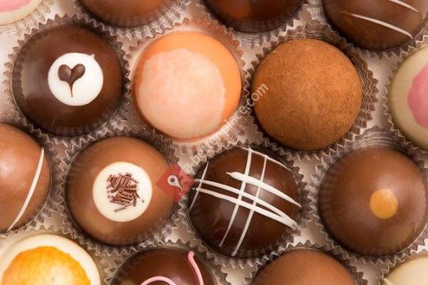 Cravin's Candy Emporium - Petaluma