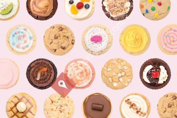 Crumbl Cookies - Beachwood