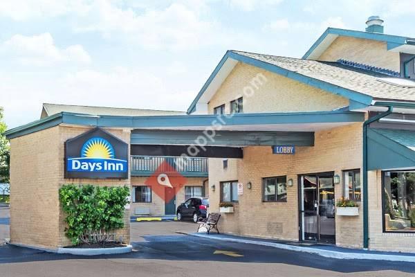 Days Inn - Mystic