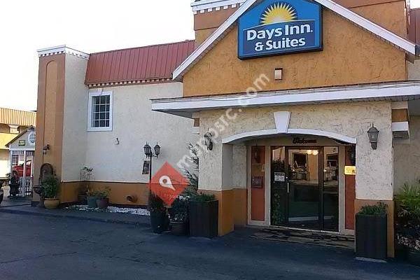 Days Inn & Suites Terre Haute
