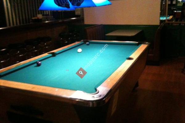 Della Polla's Family Tavern