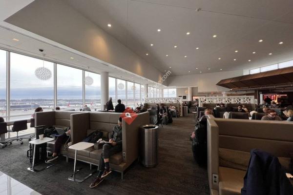 Delta Sky Club - Concourse B - Gate 18