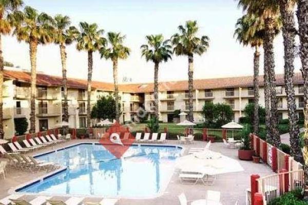 DoubleTree by Hilton Bakersfield