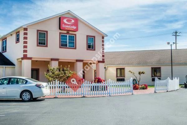 Econo Lodge Inn & Suites