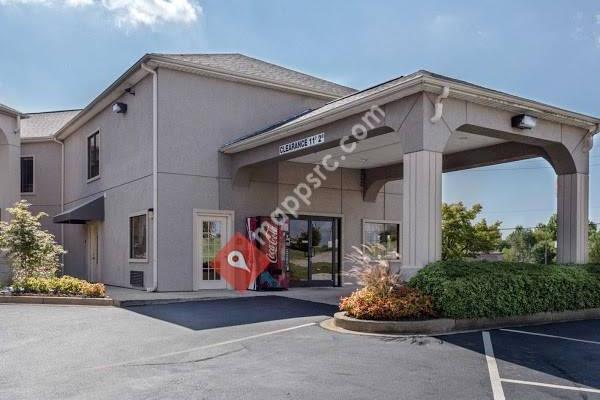 Econo Lodge Inn & Suites