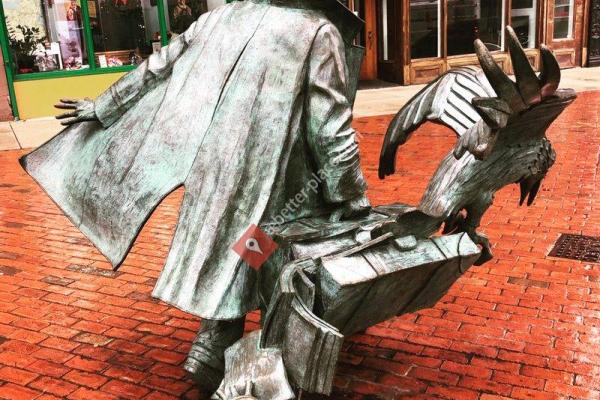 Edgar Allan Poe Statue