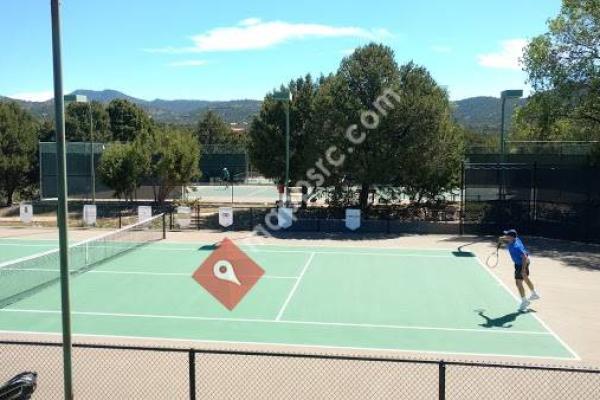 El Gancho Fitness Swim & Racquet Club