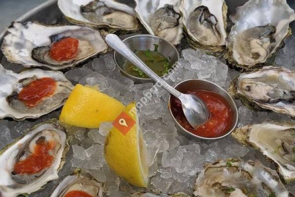 EMC Seafood & Raw Bar - Woodland Hills