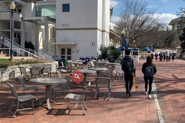 Emory Market at Cox Hall Food Court