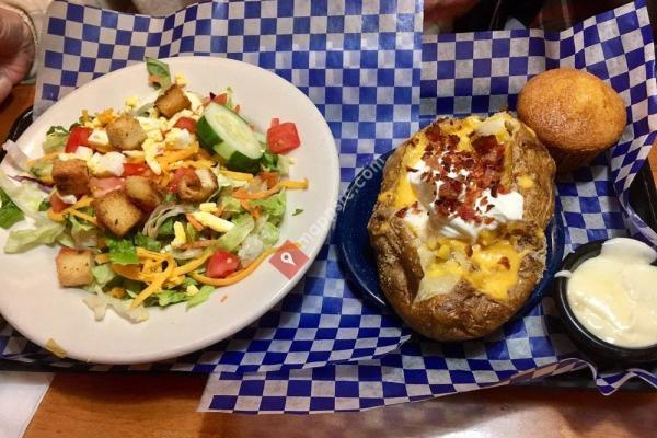 Famous Dave’s Bar-B-Que