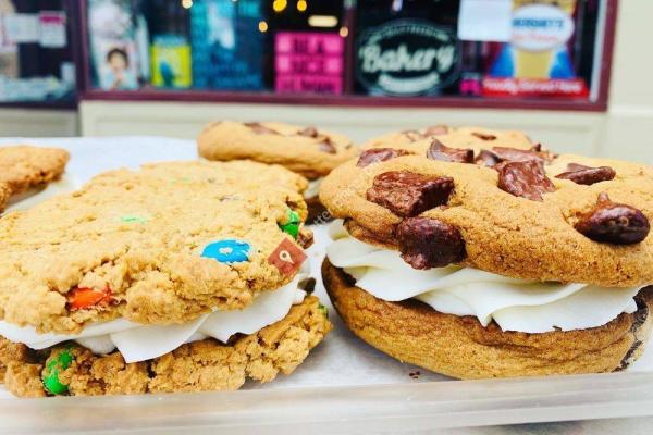 Full Moon Rising Bakery