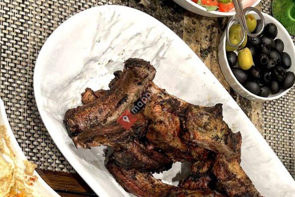 Giovannis pizzeria & Mediterranean grill