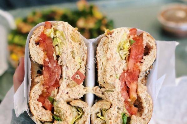 Gold & Meyer's Gourmet Deli & Bagelry