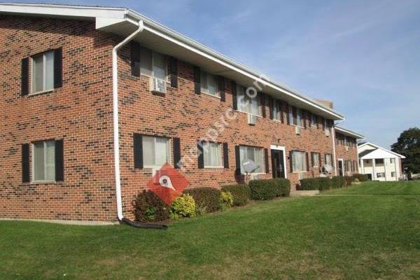 Halsted Park Apartments and Townhomes