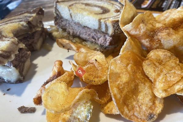 Hennessey's Pub + Kitchen