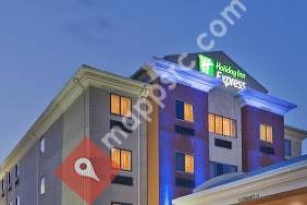 Holiday Inn Express & Suites Midwest City