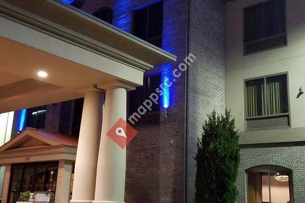 Holiday Inn Express & Suites Opelika Auburn