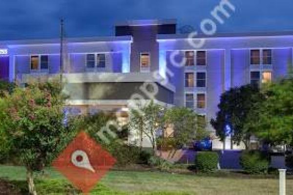 Holiday Inn Express Washington DC East-Andrews AFB