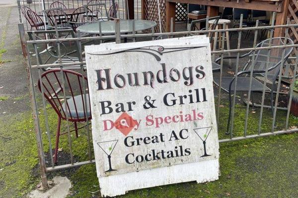 Houndog Bar & Grill