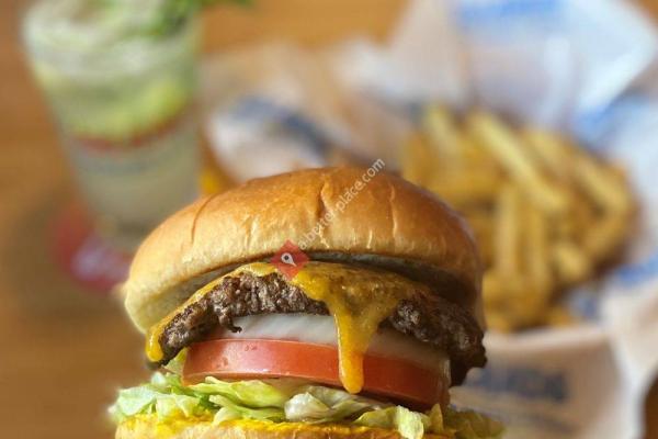 Islands Fine Burger And Drinks