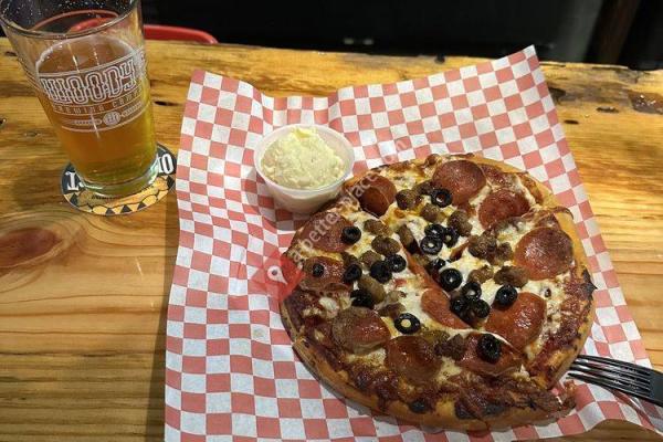 Kelly's Pub & Wine Bar