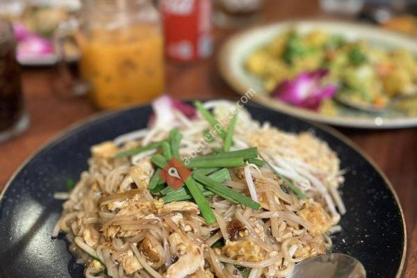 Khob Khun Thai Cuisine & Breakfast