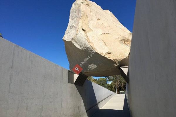 LACMA - Levitated Mass