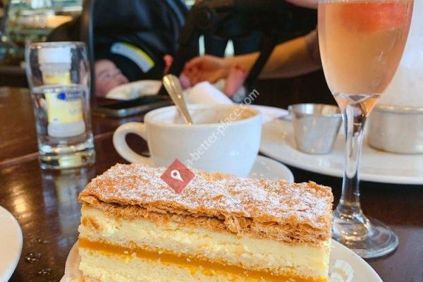 Le Reve Patisserie & Café