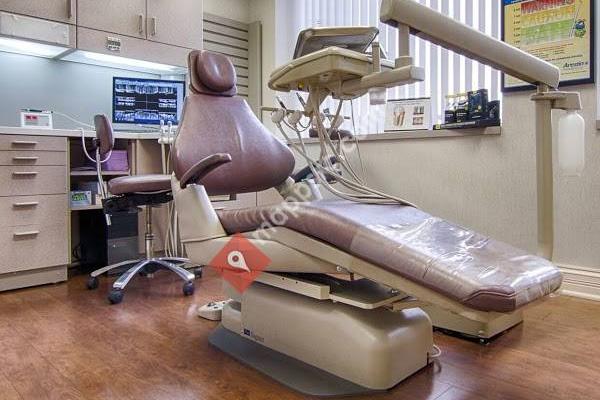 Ligocki Dental Group: Oakbrook Terrace