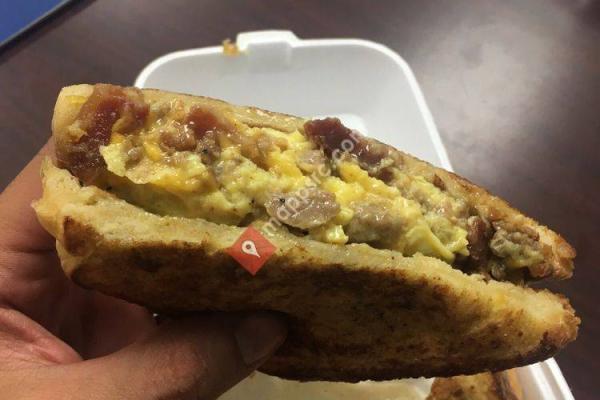 LJ's Tiny House Cafe