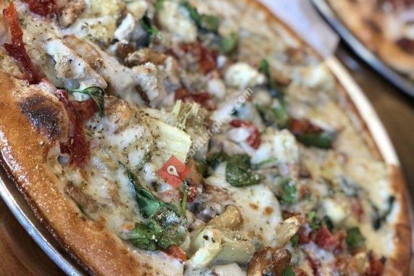 Longboards Beach Fired Pizza - Golden Valley