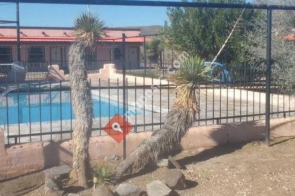 Longhorn Ranch Motel