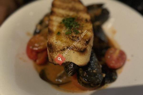 Lucca Restaurant & Bar