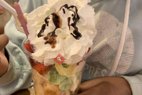 Macaron Cafe & Grill