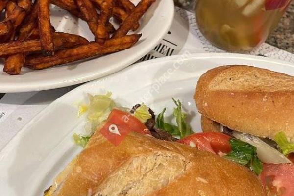 Mateus Restaurant & Bar