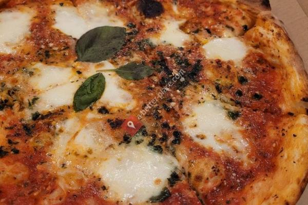 Matteo’s Artisian Pizza