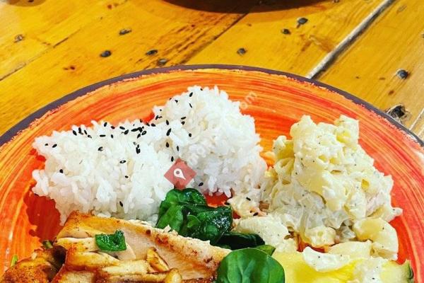 Mokis Hawaiian Grill