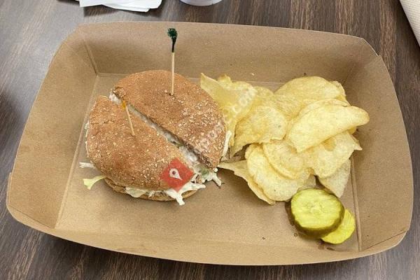 Momma Goldberg's Deli