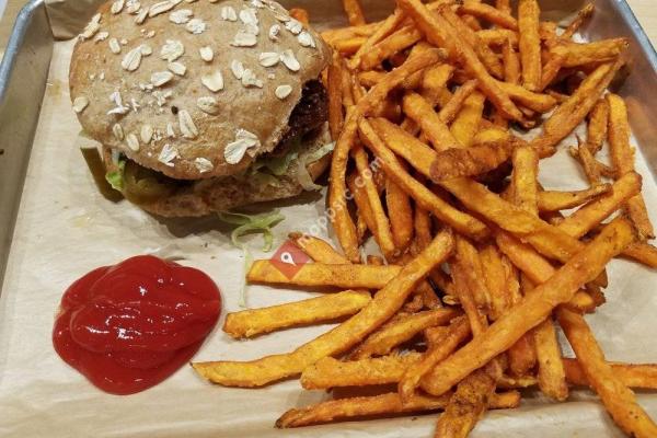 MOOYAH Burgers, Fries & Shakes