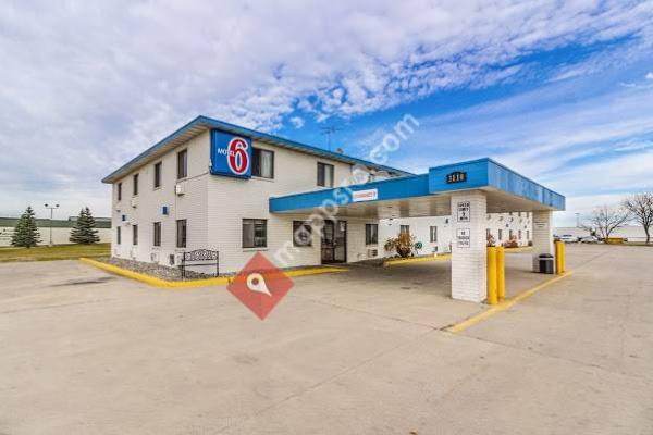 Motel 6 Fargo- South